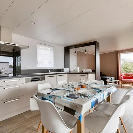 Pour 6 Personnes - Piscine Couverte Шале