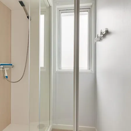 Pour 6 Personnes - Piscine Couverte Chalet