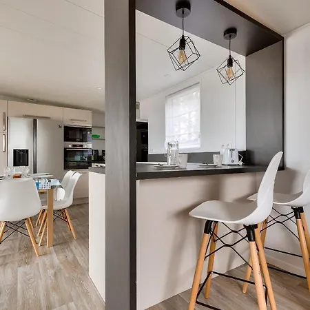 Pour 6 Personnes - Piscine Couverte Chalet *