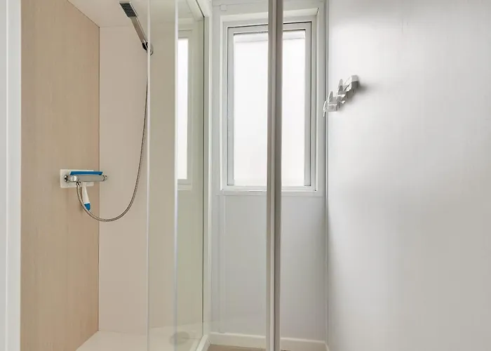 Pour 6 Personnes - Piscine Couverte Chalet