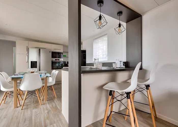 Pour 6 Personnes - Piscine Couverte Chalet *